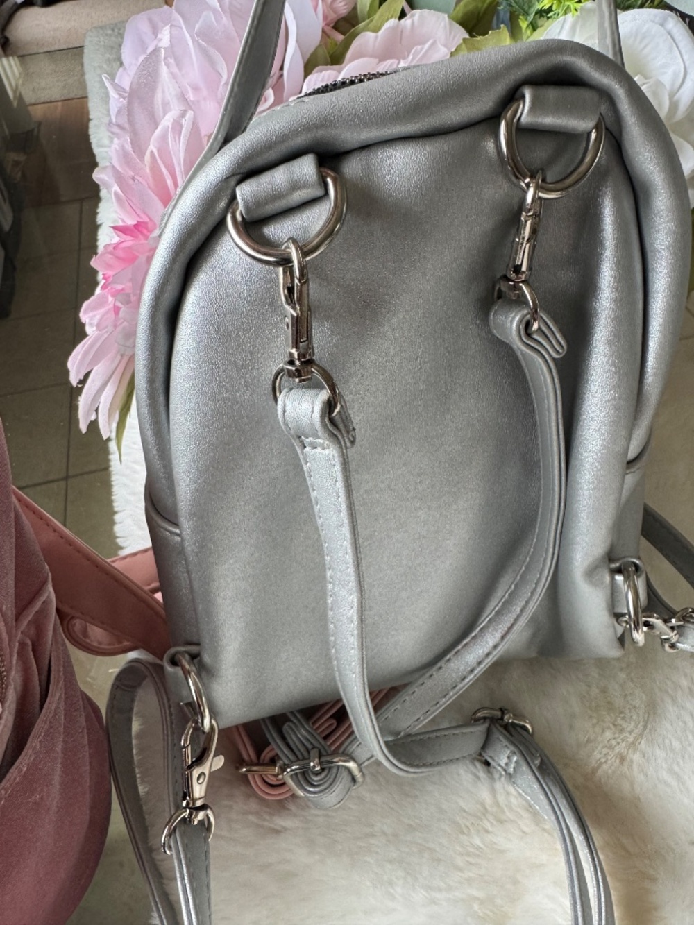 Gray backpack - Picture 2 of 3